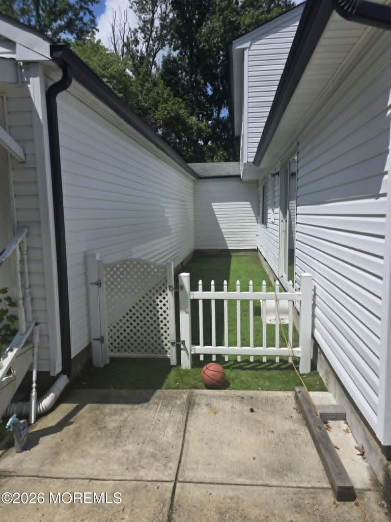 5 Sandburg Drive - Photo 3