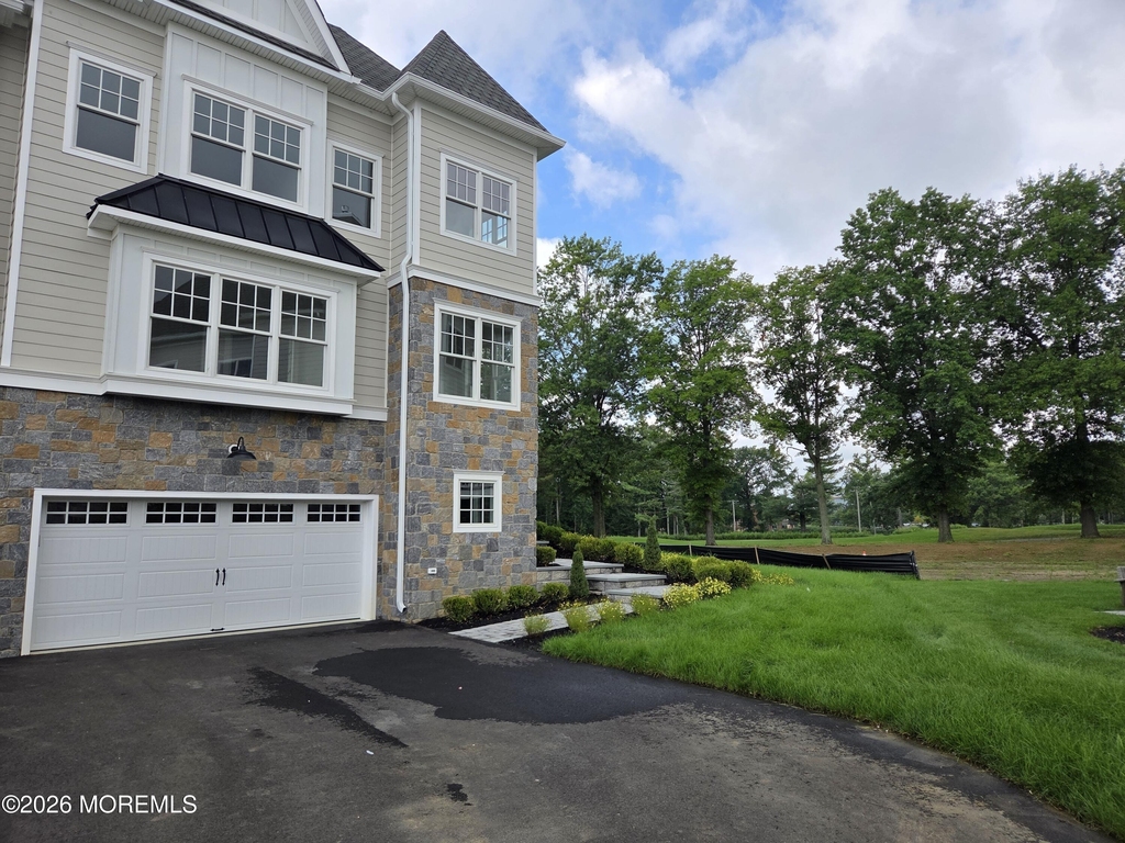 156 Eagle Way - Photo 0