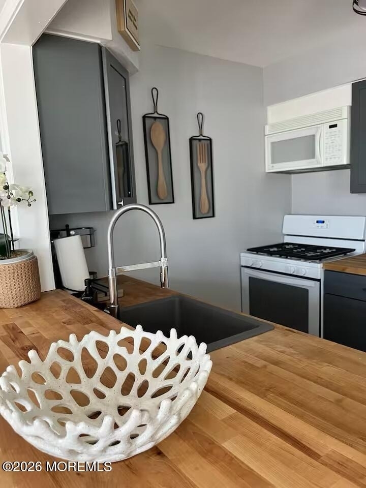 220 Catherine Lane - Photo 3
