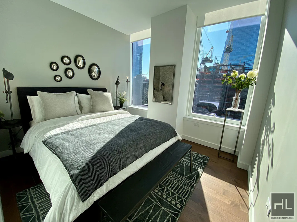 West 36 Street - Photo 3