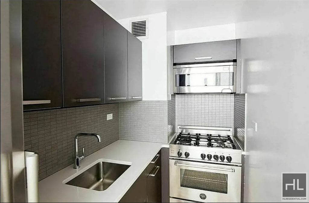 East 39th Street - Photo 3