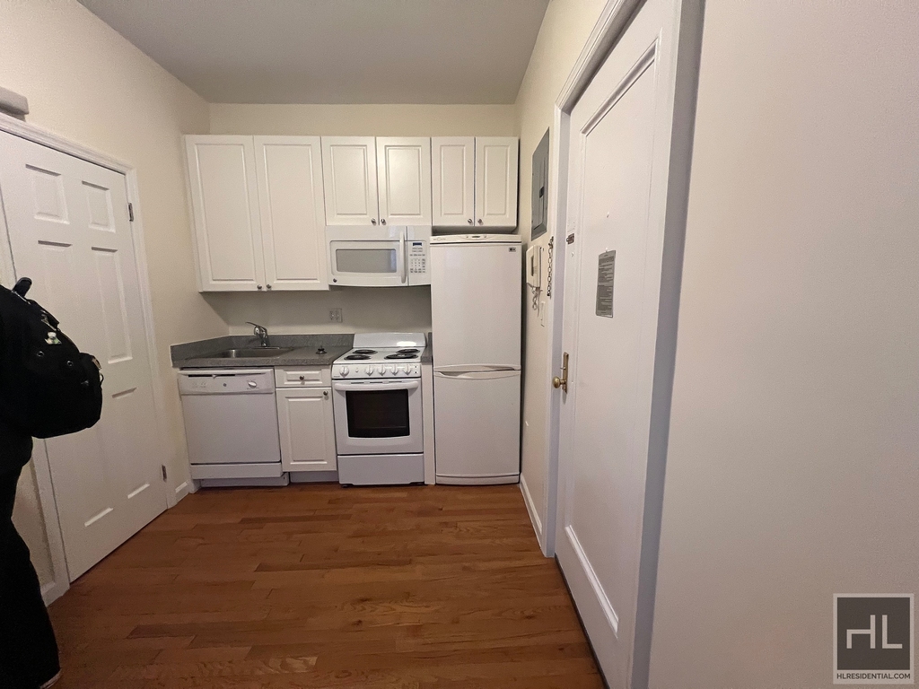 West 72 Street - Photo 1