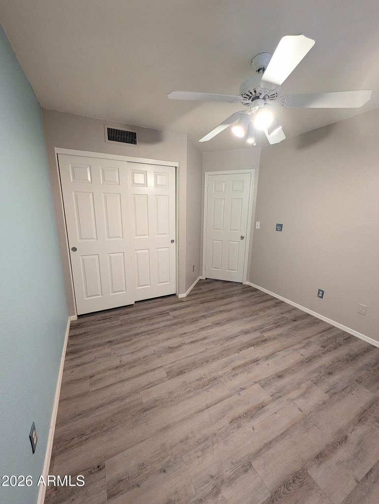 2325 E Lakecrest Drive - Photo 10
