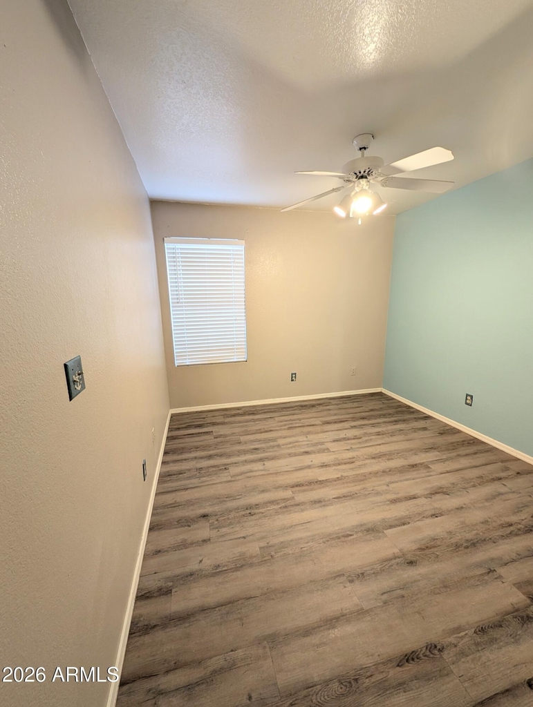 2325 E Lakecrest Drive - Photo 11