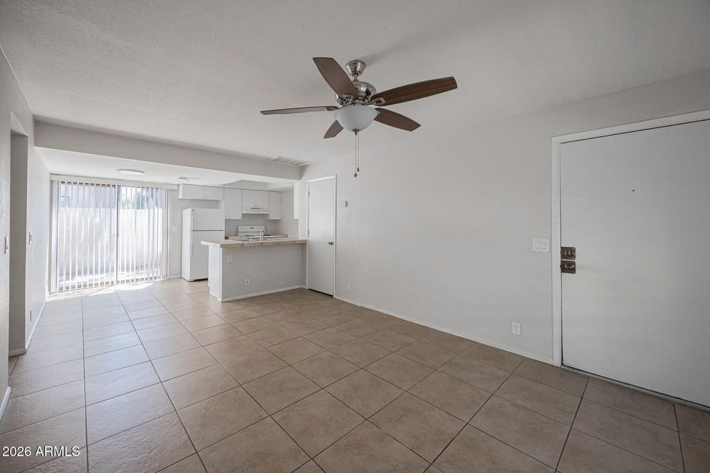 1077 W 1st Street - Photo 4
