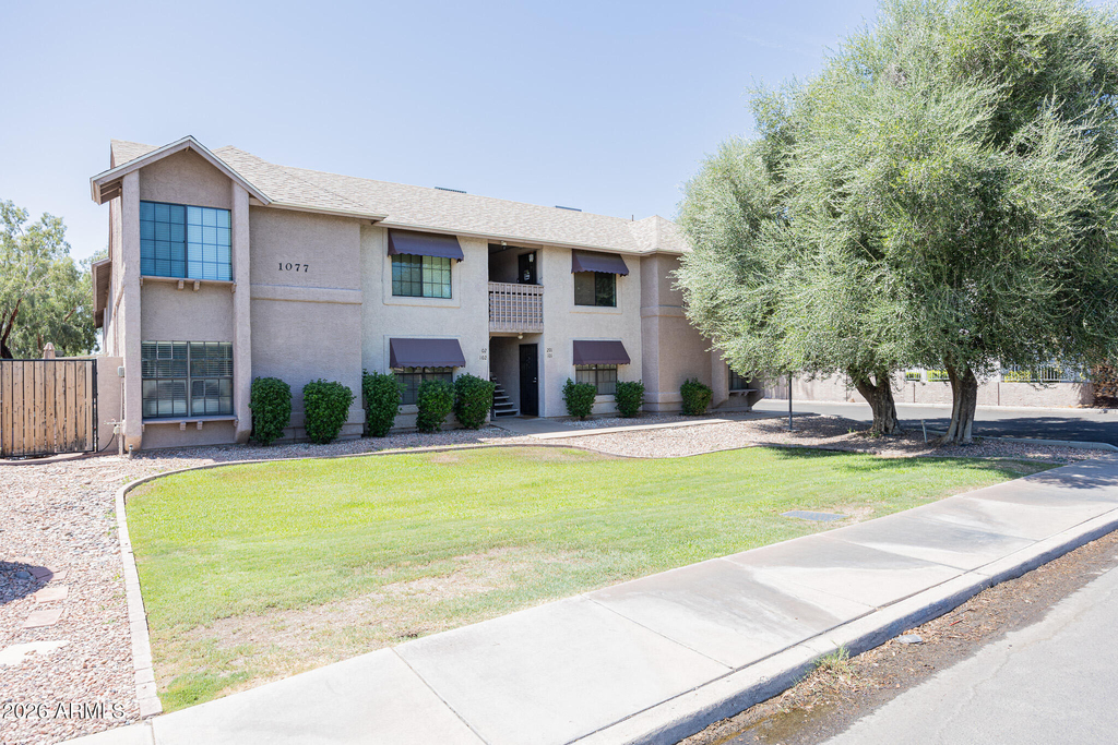 1077 W 1st Street - Photo 0