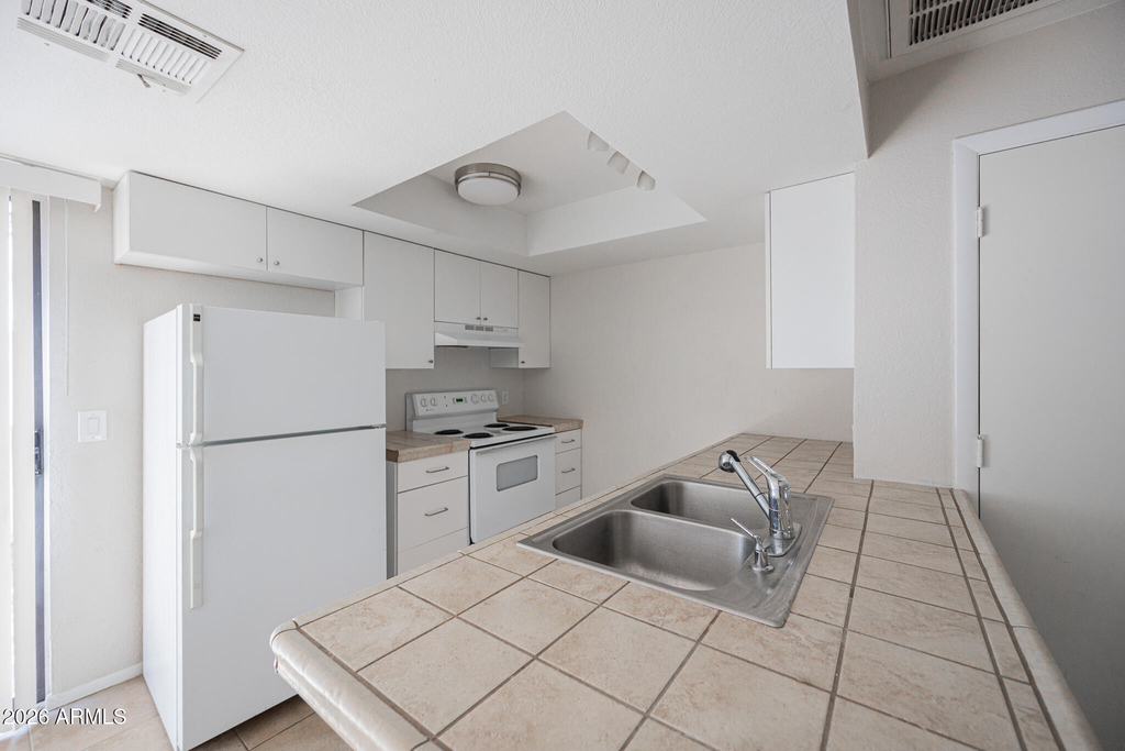 1077 W 1st Street - Photo 11