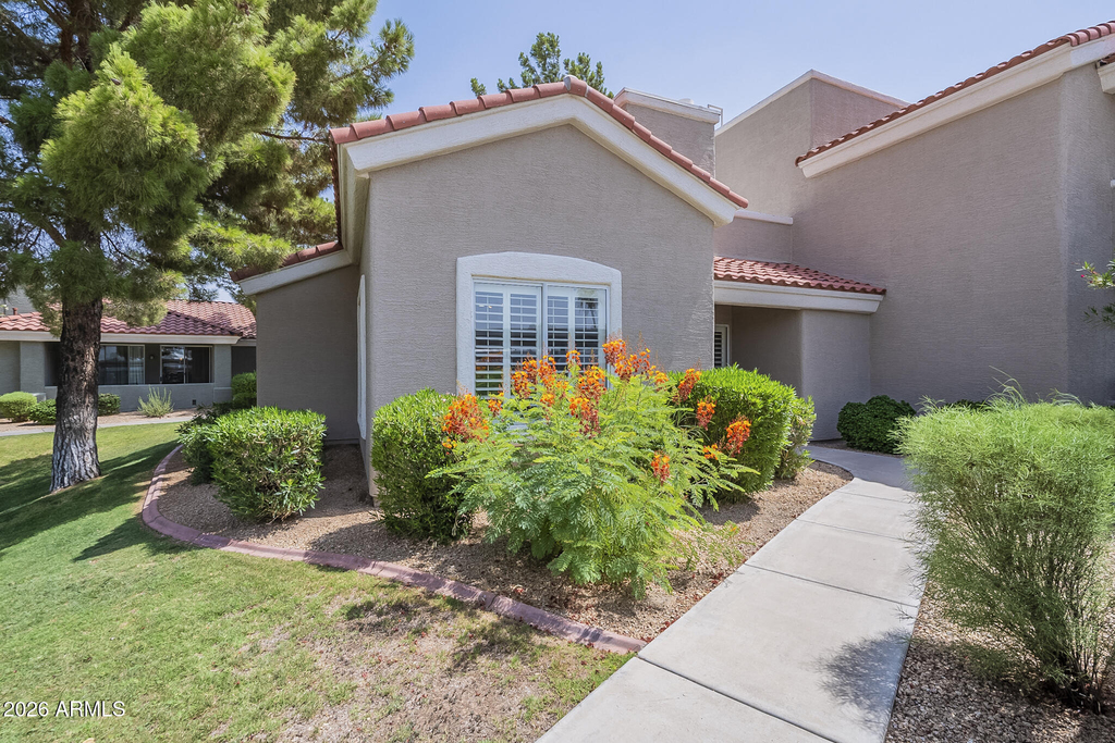 2929 W Yorkshire Drive - Photo 2