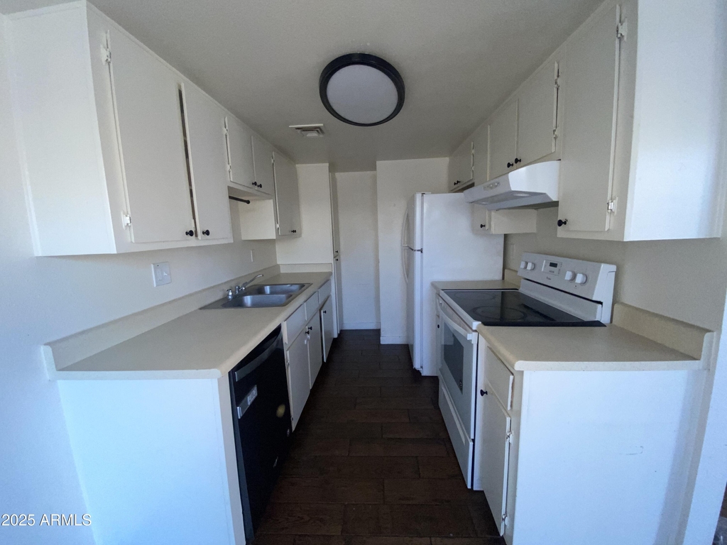 860 E Brown Road - Photo 1