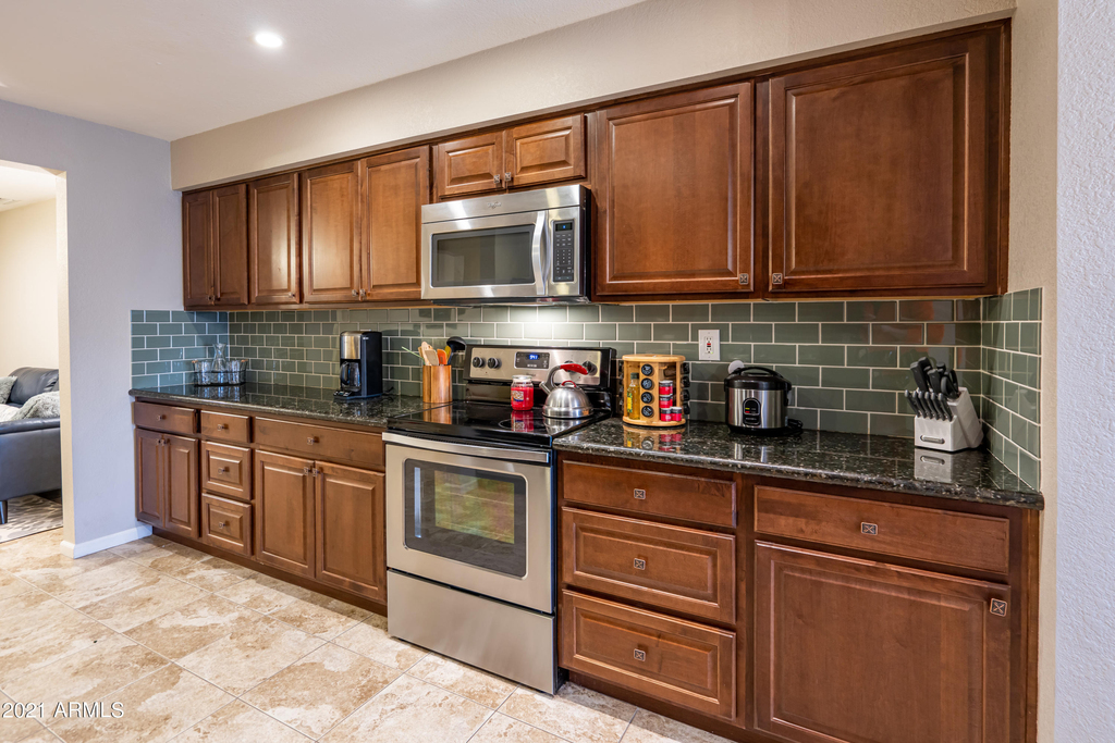 1332 W 6th Street - Photo 2