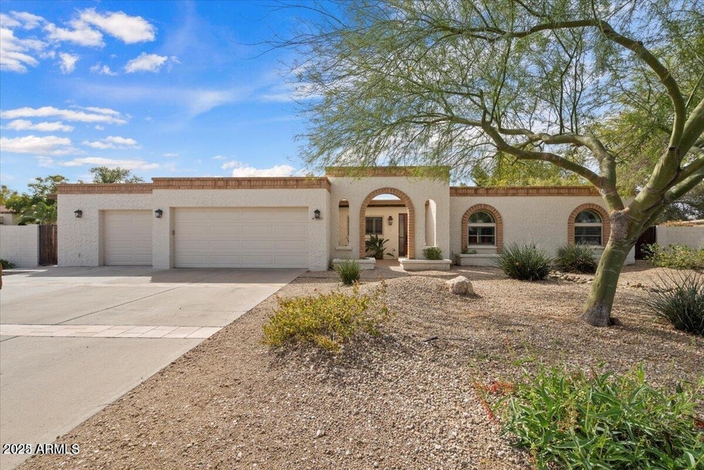 5345 E Crocus Drive - Photo 0