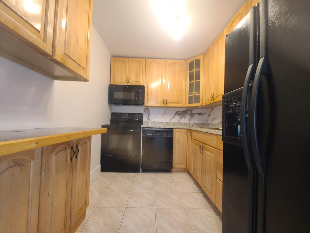 6391 Bay Club Drive - Photo 2