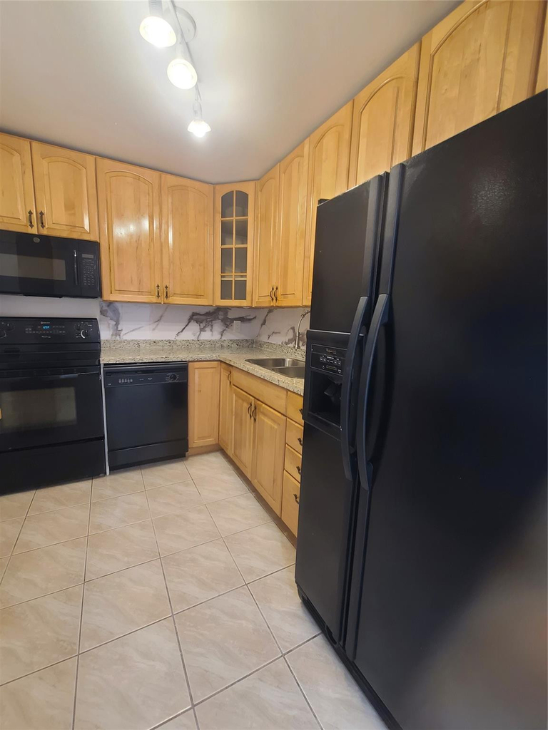 6391 Bay Club Drive - Photo 9