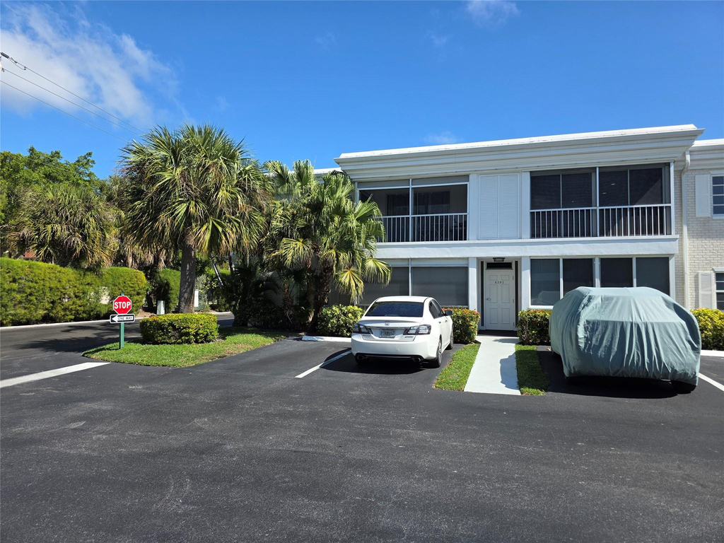 6391 Bay Club Drive - Photo 0
