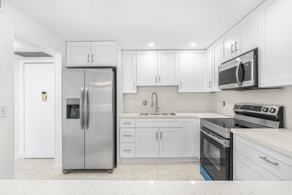 7081 Environ Boulevard - Photo 1