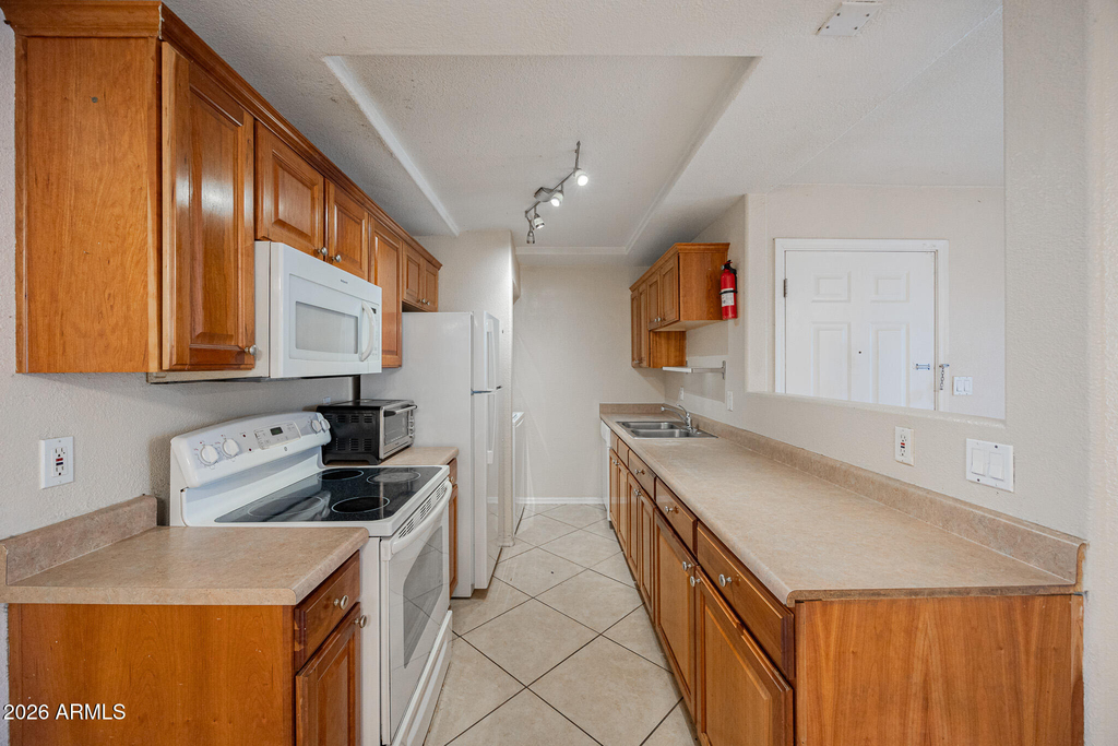 2121 W Royal Palm Road - Photo 8