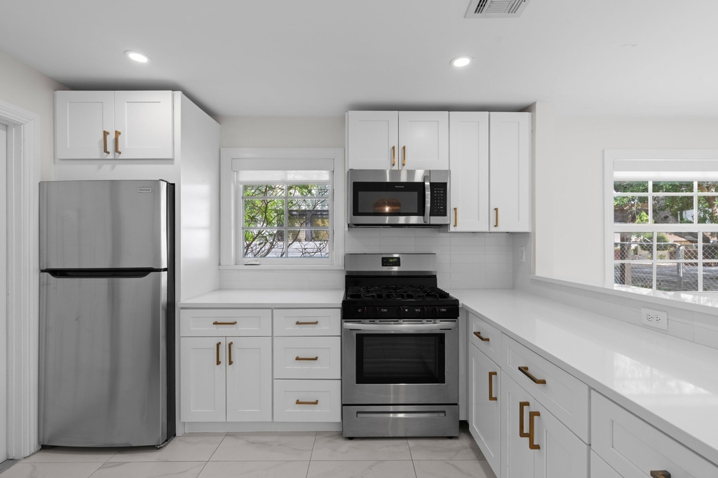 426 48th Street - Photo 3