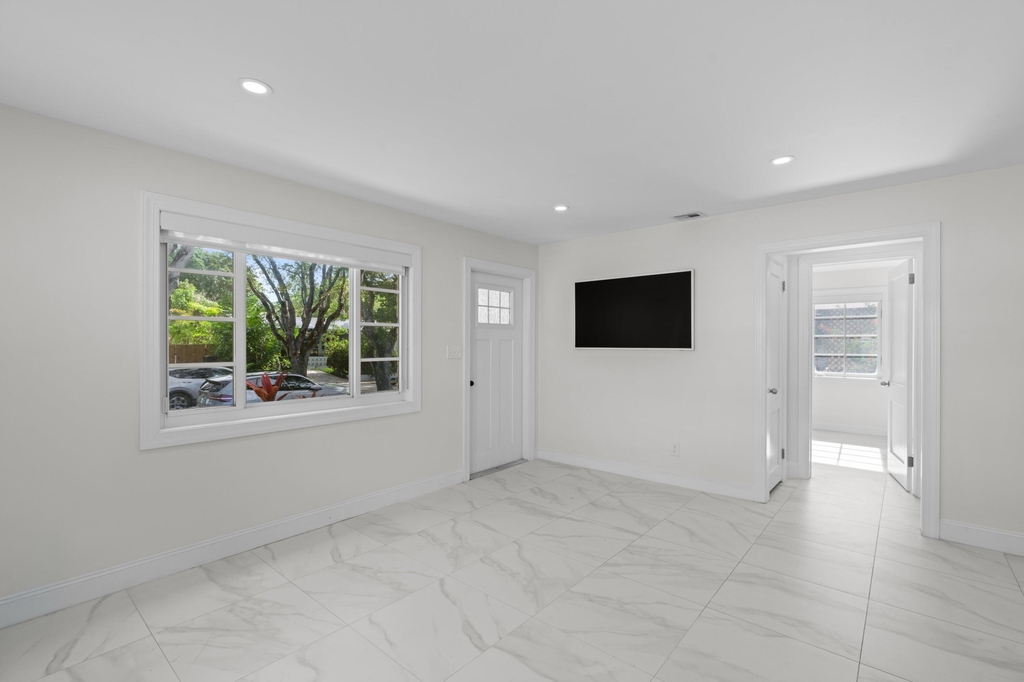 426 48th Street - Photo 2