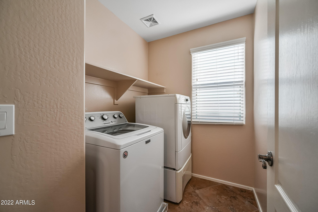 2185 S Sanders Drive - Photo 19