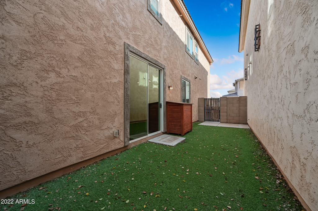 2185 S Sanders Drive - Photo 11