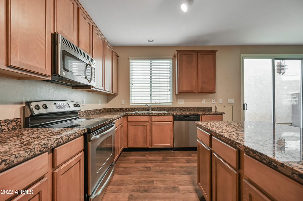 2185 S Sanders Drive - Photo 6