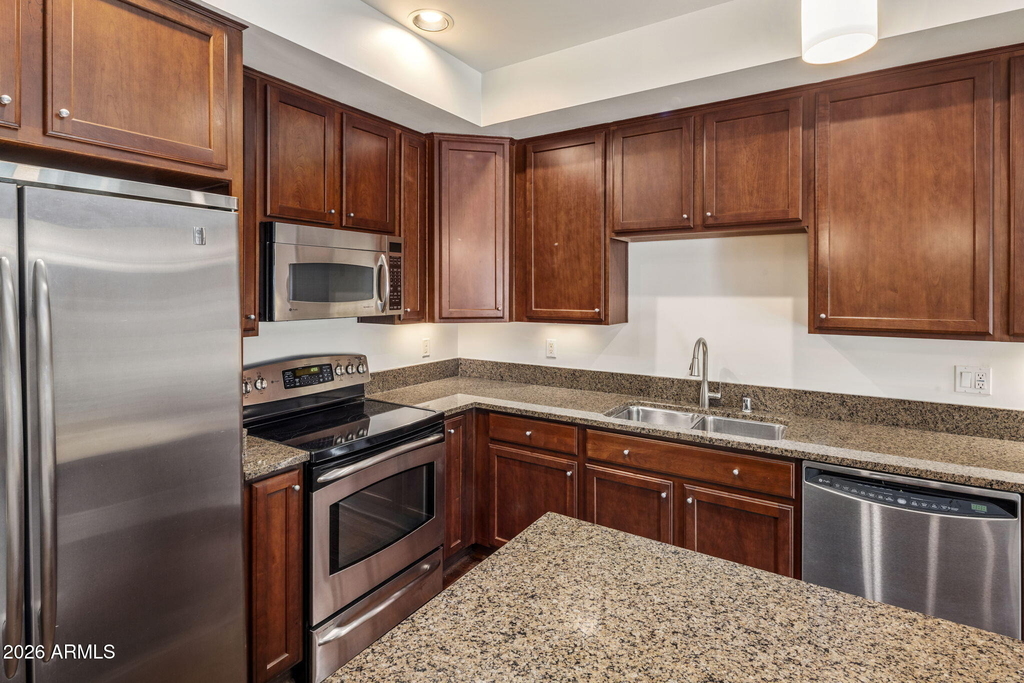 525 W Lakeside Drive - Photo 5