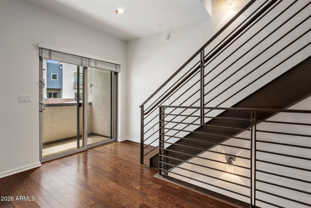 525 W Lakeside Drive - Photo 3