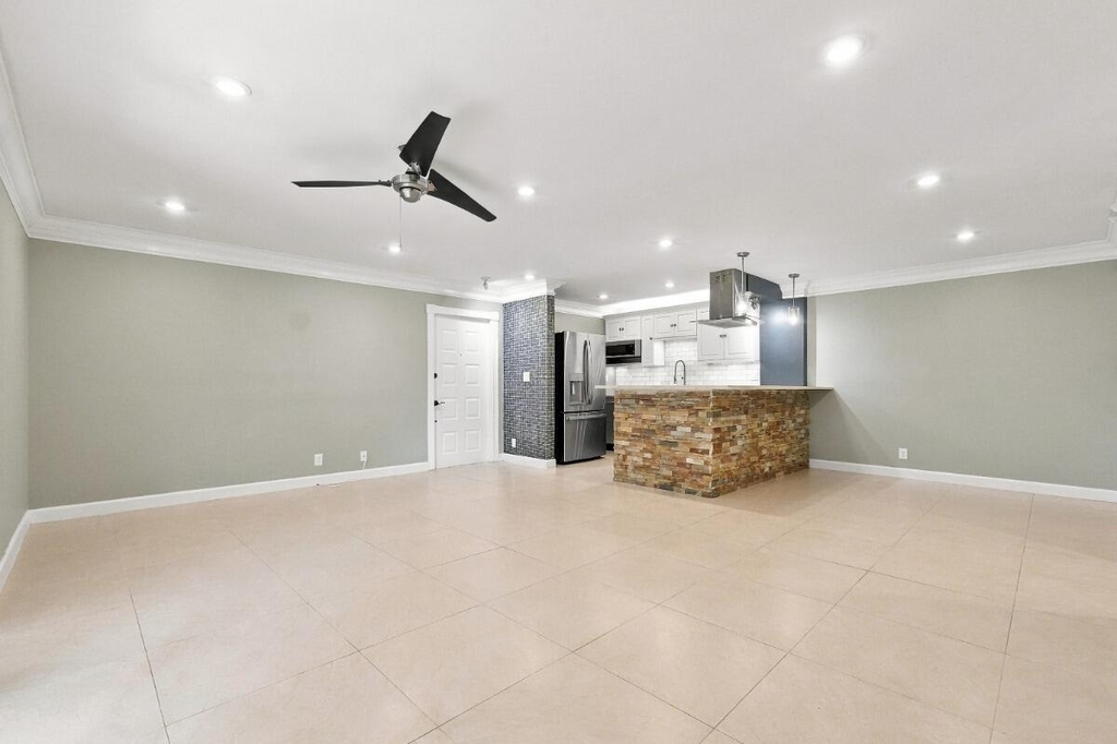 3017 N Oakland Forest Drive - Photo 11