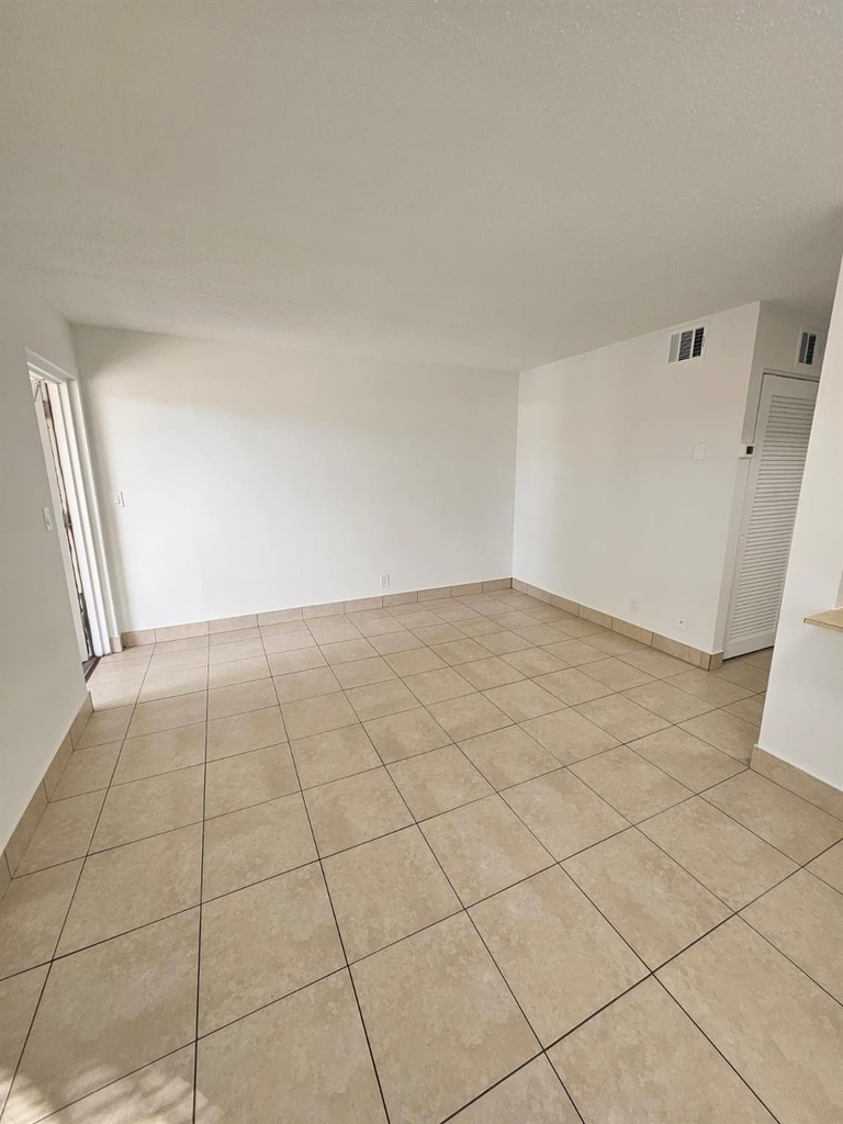 1150 Ne 17th Court - Photo 2