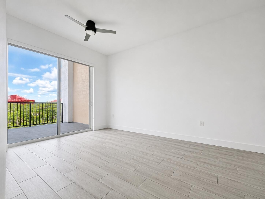 601 E Dania Beach Boulevard - Photo 2