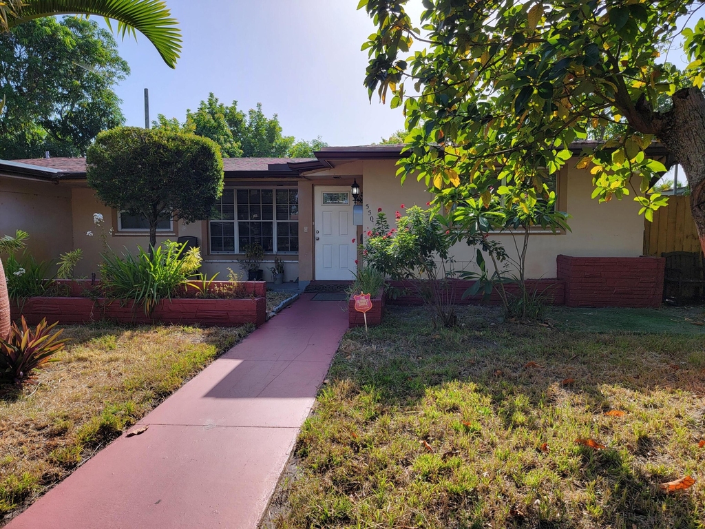 550 Sw 38th Terrace - Photo 0