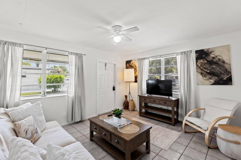 1826 Sherman Street - Photo 2