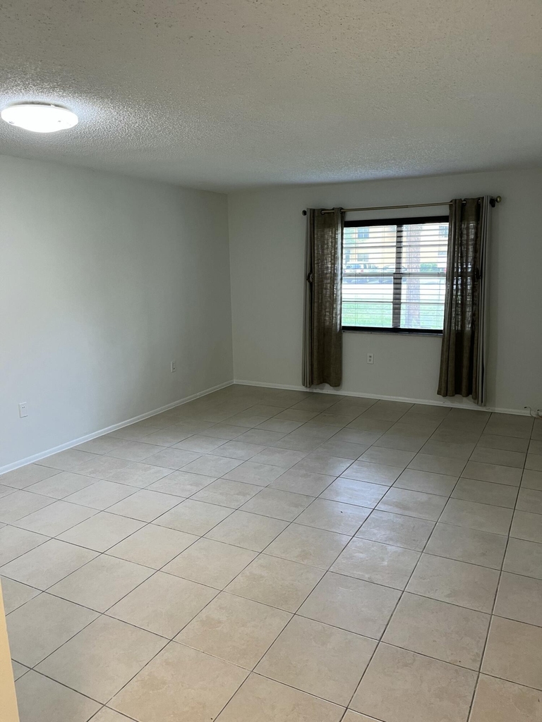 4304 Nw 9th Avenue - Photo 6