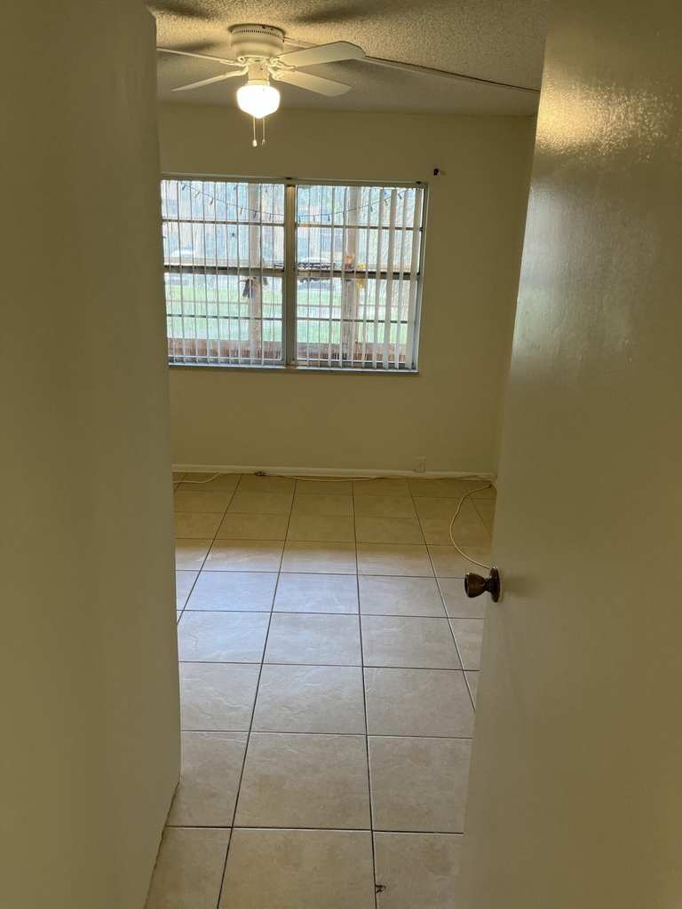 4304 Nw 9th Avenue - Photo 4