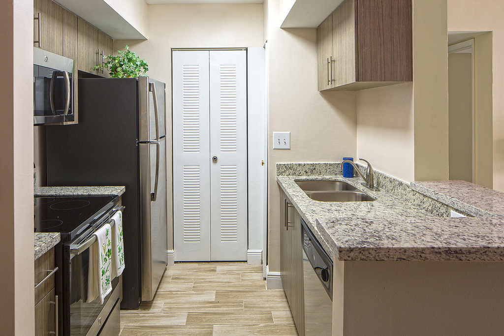 13901 Sw 122nd Avenue - Photo 3