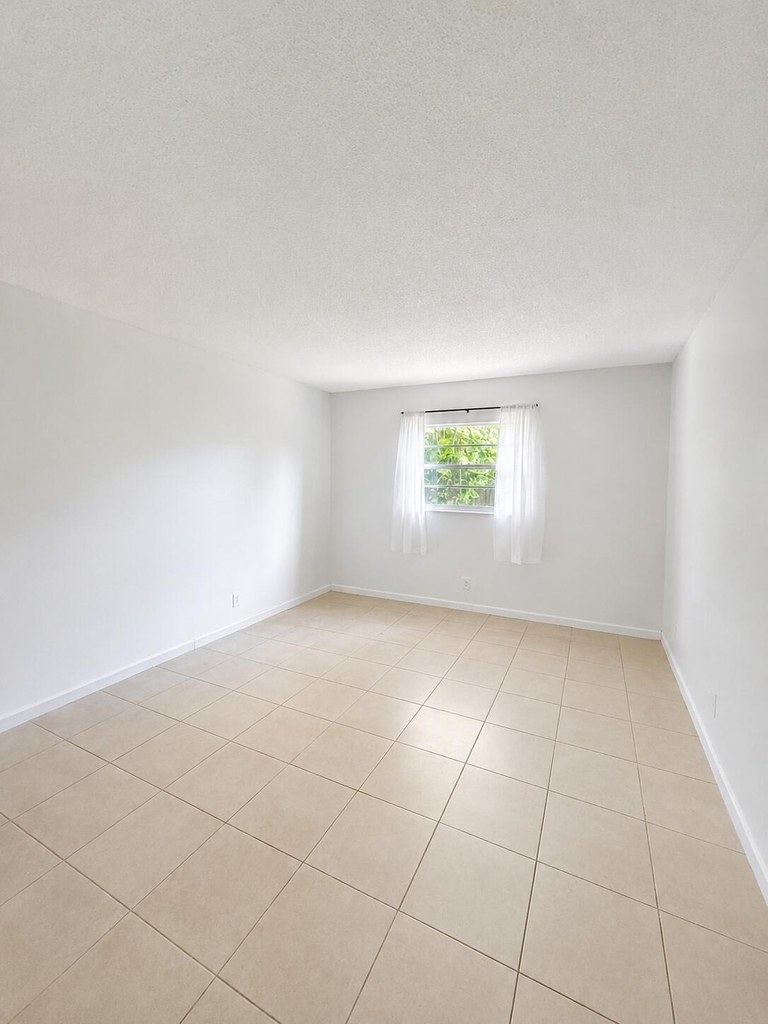 1450 Sw 8th Court - Photo 4