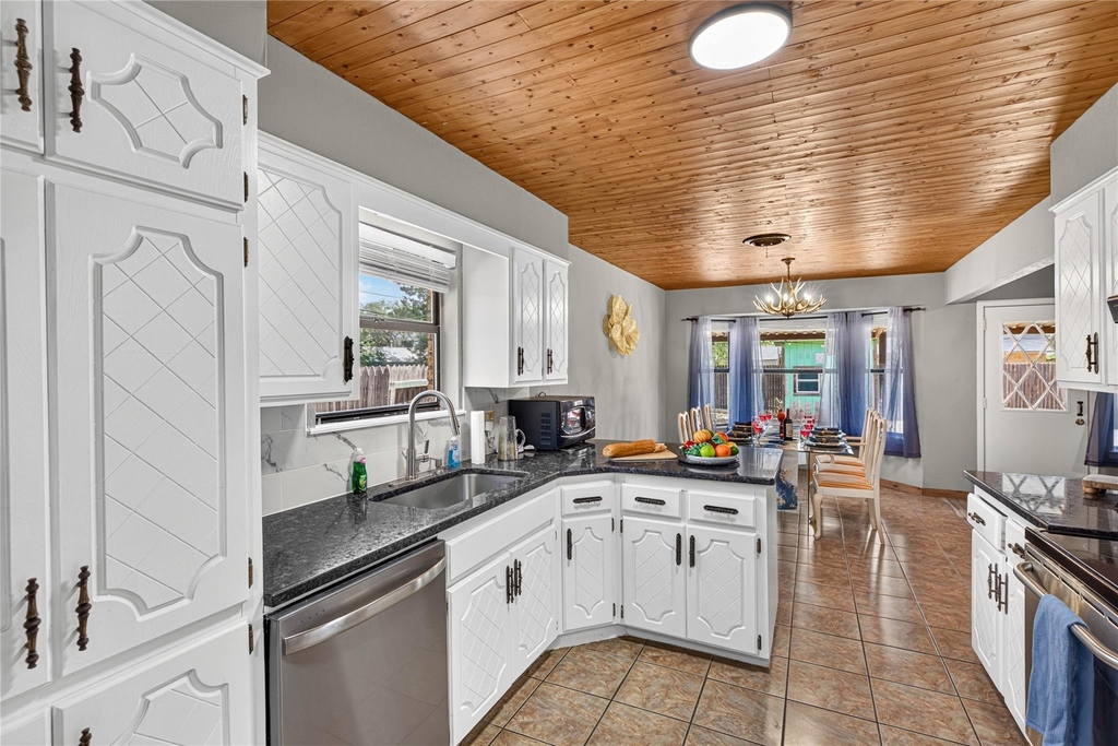 2317 Kerry Lane - Photo 10