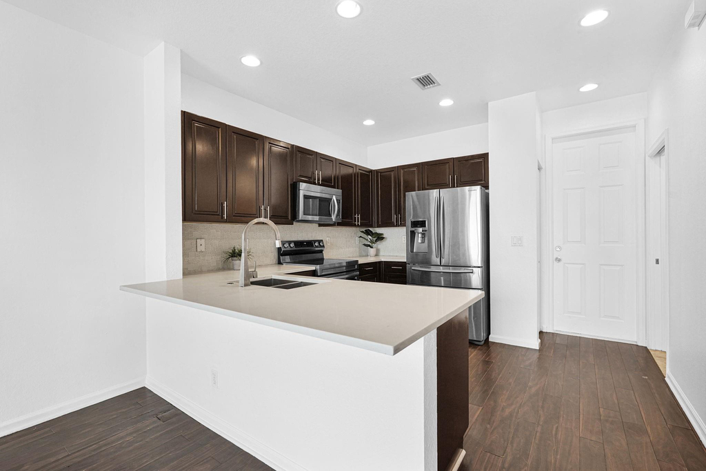 1427 Nw 34th Way - Photo 7