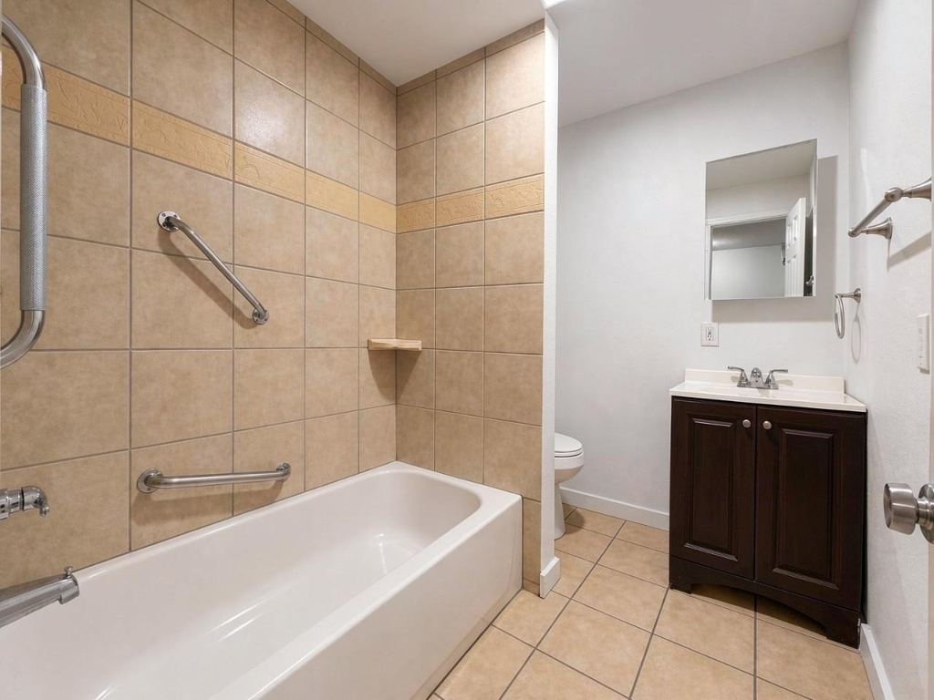 933 Gillham Road - Photo 4