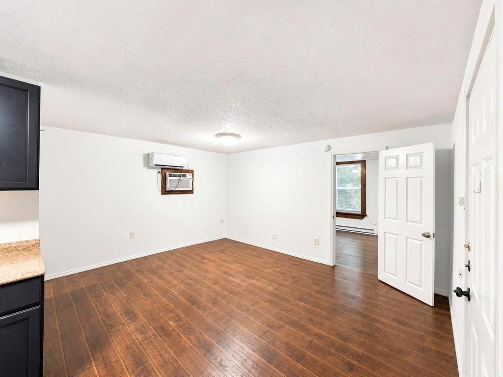 933 Gillham Road - Photo 2