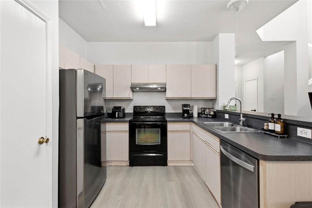 1081 Enfilar Lane - Photo 6