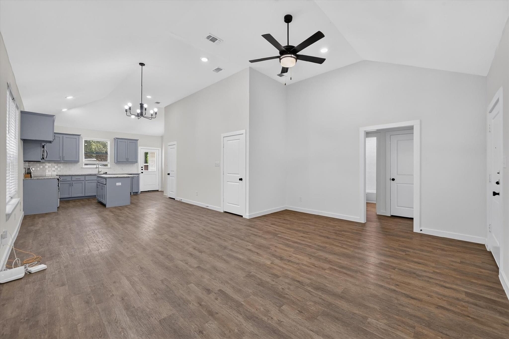 610 E Texas Street - Photo 2