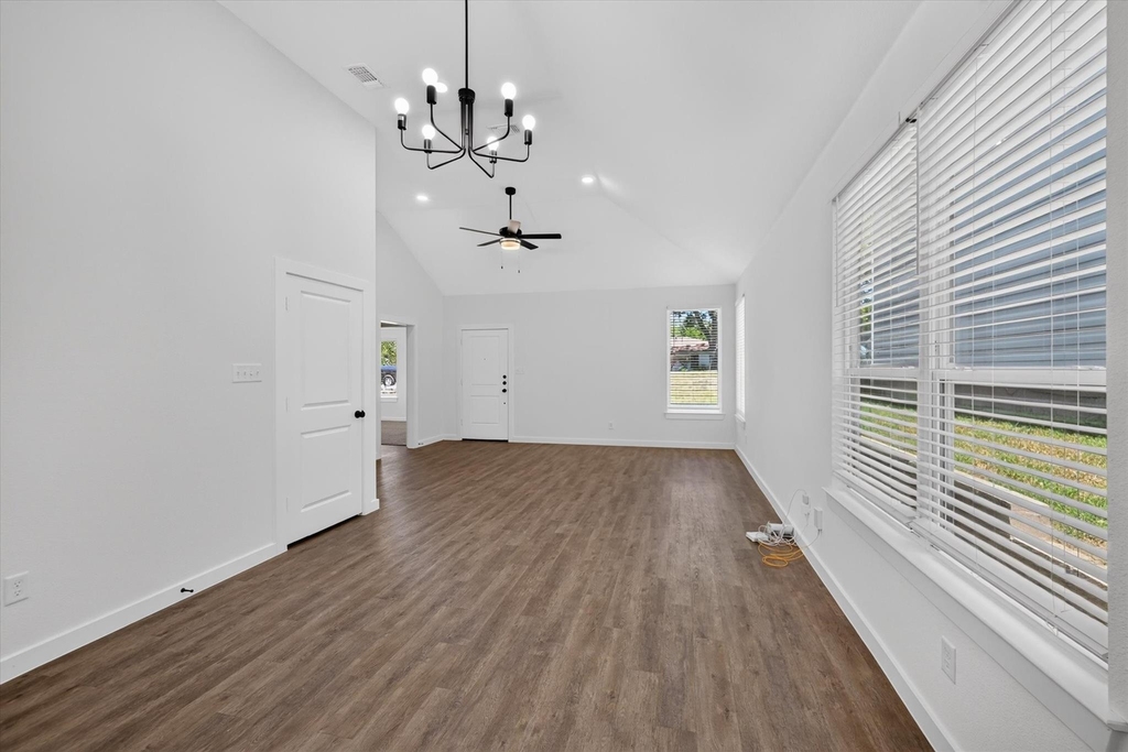 610 E Texas Street - Photo 10