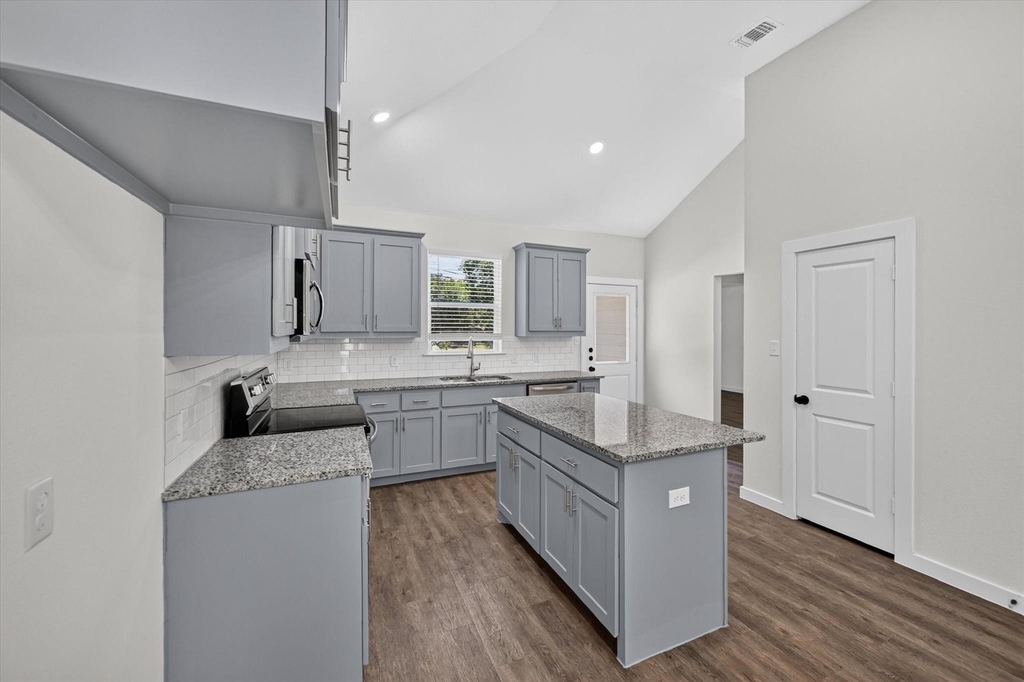 610 E Texas Street - Photo 8