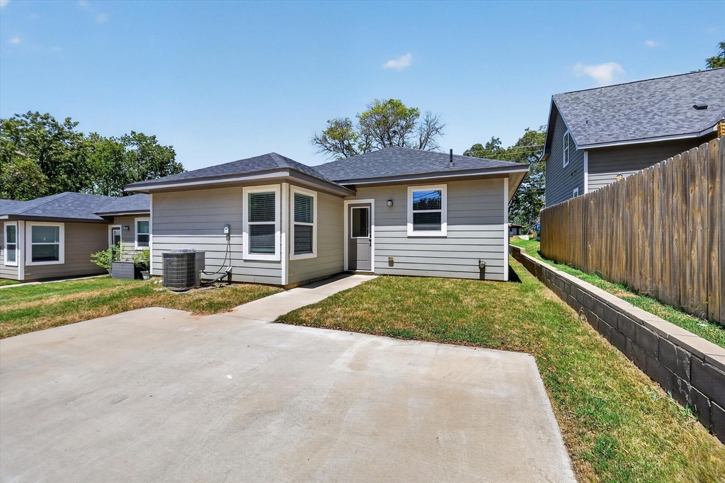610 E Texas Street - Photo 24