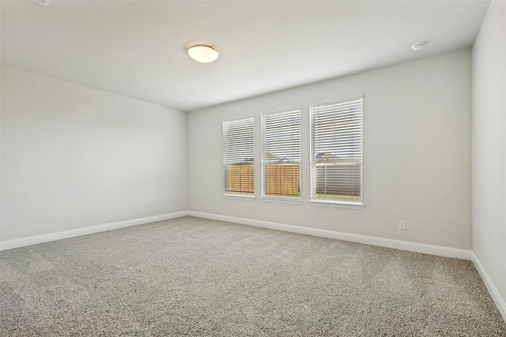 806 Sicily Boulevard - Photo 6