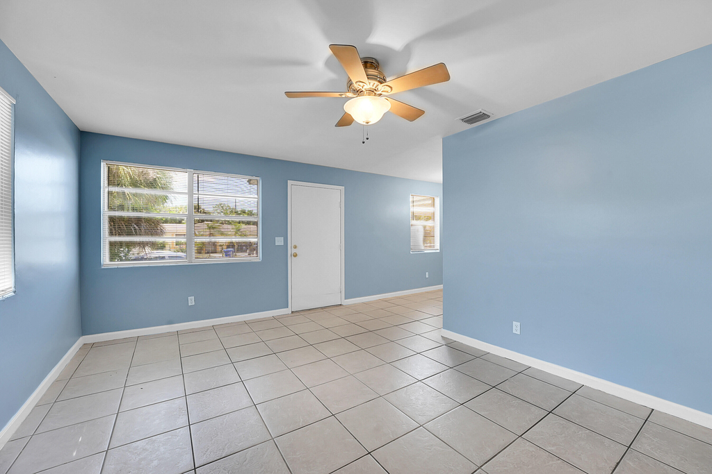 1208 W 32nd Street - Photo 6