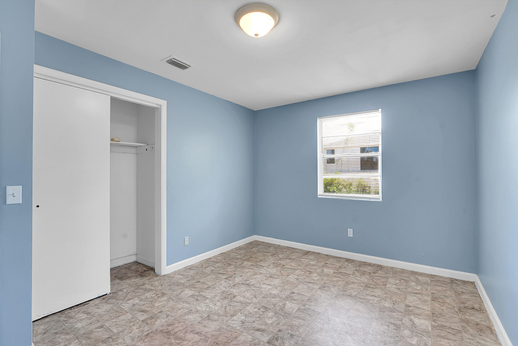 1208 W 32nd Street - Photo 10