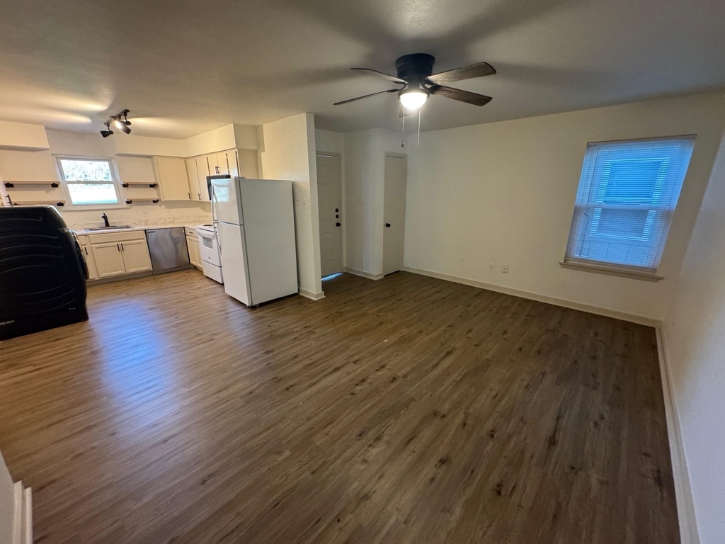 7300 Comanche Trail - Photo 1