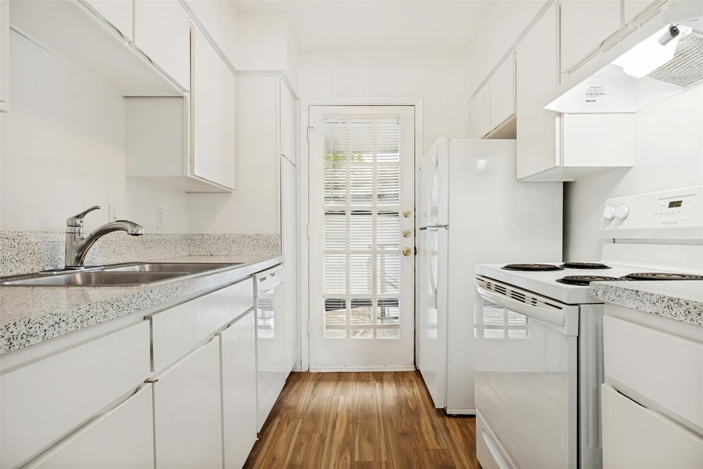 12888 Montfort Drive - Photo 8